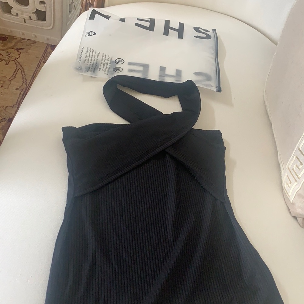 Twist at neck top